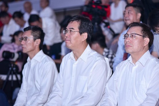 “新长征·再出发”时尚之夜吹响集结号！江西省委副书记李炳军亲临现场_行业观察_电商之家